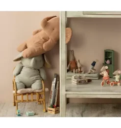 Elephant, Medium - Grey