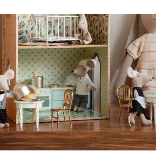 Gold Chair, Mouse