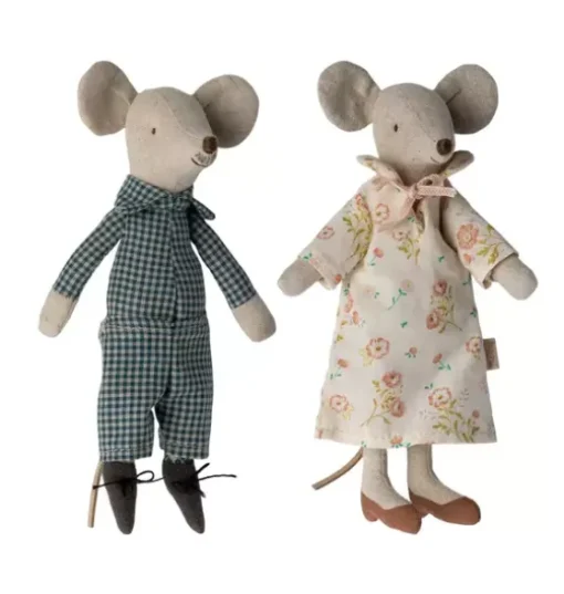 Grandma & Grandpa Mice in Cigarbox