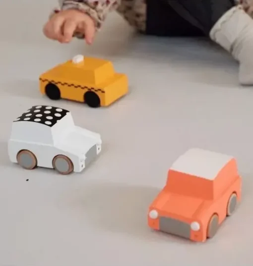 Kuruma Wooden Wind-Up Toy Car - Natural