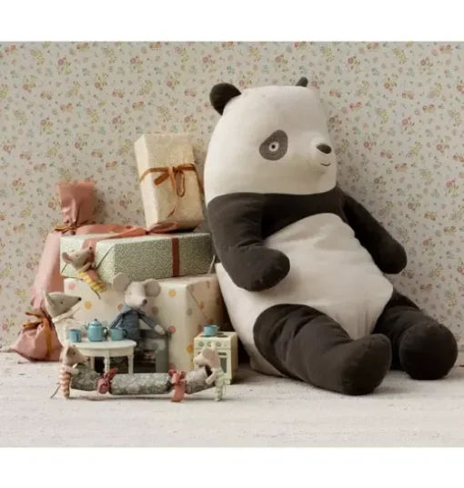 Panda, Large