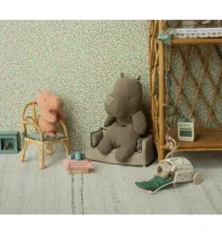 Rhino, Medium - Light Brown