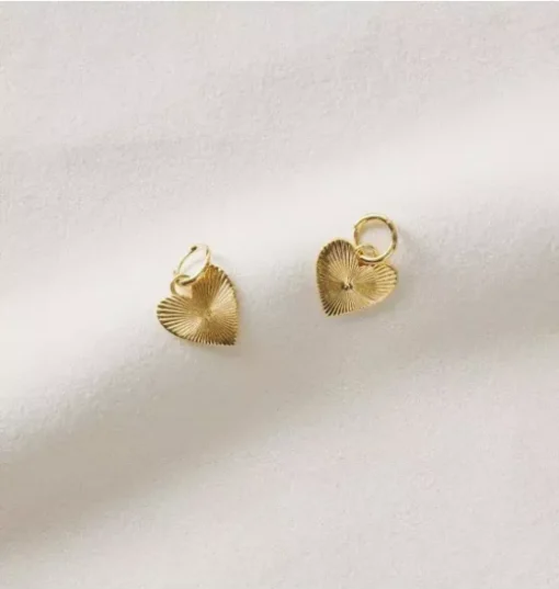 Ribbed Heart of Gold Huggies