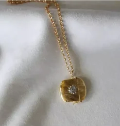 Ribbed Vesta Case Necklace