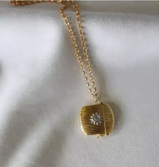 Ribbed Vesta Case Necklace