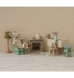 Twins, Baby mice in matchbox