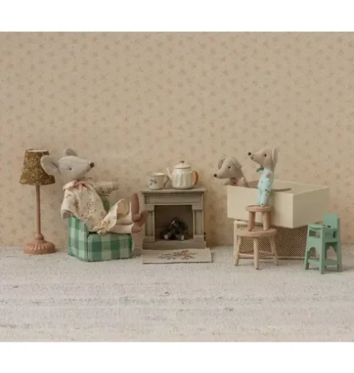 Twins, Baby mice in matchbox