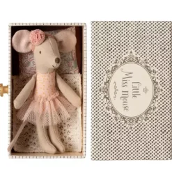 Dance mouse in daybed, Little sister