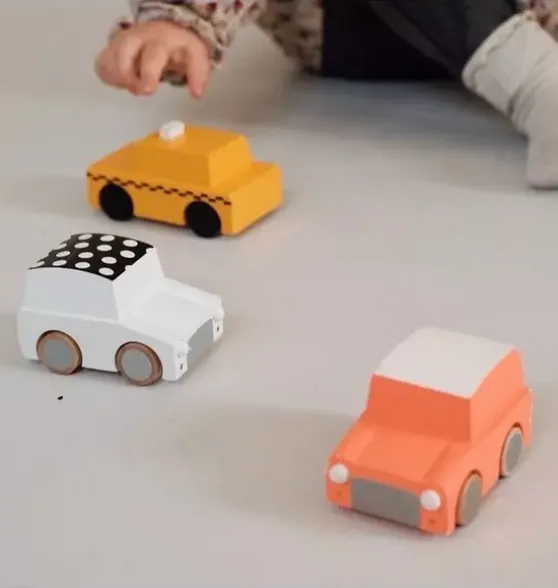 Kuruma Wooden Wind-Up Toy Car - Natural