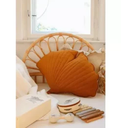 Linen &ldquo;Caramel&rdquo; Ginkgo Leaf Pillow
