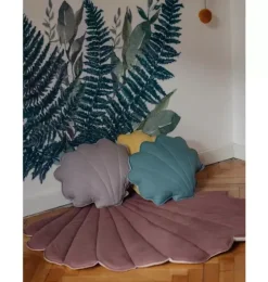 Linen &ldquo;Eye of the Sea&rdquo; Shell Pillow