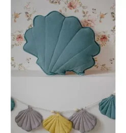 Linen &ldquo;Eye of the Sea&rdquo; Shell Pillow