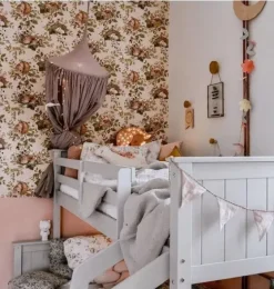 Little Sleepy Animals Light Wallpaper