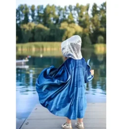 "Little Snow Queen Riding Hood&rdquo; Magic Cape